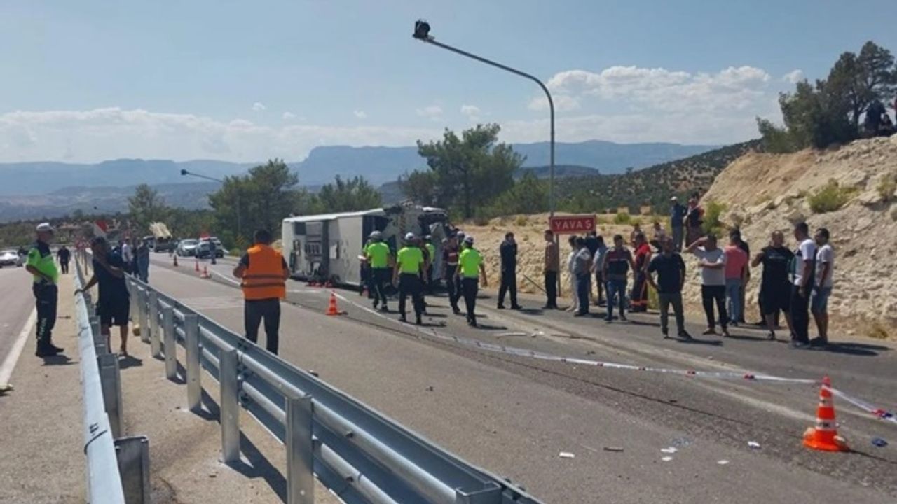 Mersin’de yolcu otobüsü ile kamyon çarpıştı: Ölü ve yaralılar var