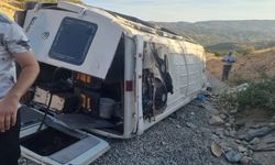 Fıstık işçilerini taşıyan minibüs kontrolden çıktı: 22 yaralı