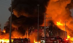 Kocaeli’de lojistik deposundaki yangın  kontrol altına alındı
