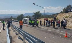 Mersin’de yolcu otobüsü ile kamyon çarpıştı: Ölü ve yaralılar var