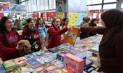 Öğrenciler, Kitap Fuarı’na koşuyor