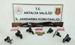 Antalya’da silah ve kaçak tütün operasyonu!