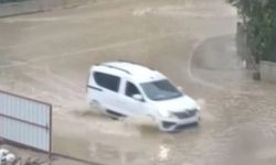 İzmir’de sağanak etkili oldu: Ev ve iş yerleri su altında kaldı