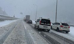 Düzce–Bolu İstikametinde Kar Yağışı Trafiği Olumsuz Etkiledi