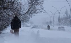 Sivas-Kayseri kara yolu kar ve tipi nedeniyle ulaşıma kapatıldı