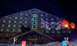 Kartalkaya faciasında yaşamını yitirenler otel önünde anıldı