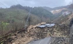Ordu-Tokat yolunda 300 metrelik bölüm çöktü!