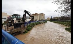 İzmir'de Büyükşehir ekiplerinden sağanak yağış seferberliği