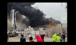 Balıkesir’de Yapı Malzemeleri Deposunda Yangın Çıktı