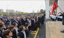 Okullarda 6 Şubat için saygı duruşunda bulunuldu