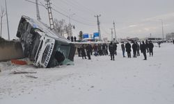 Ağrı’da Yolcu Otobüsü Devrildi: 16 Yaralı