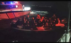 İzmir açıklarında 2’si çocuk 24 düzensiz göçmen yakalandı