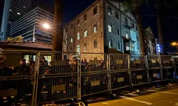 İzmir Meslek Fabrikası'na polis kuşatmasında tahliye girişimi!