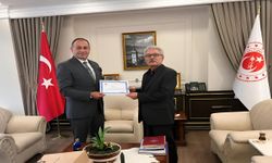 İzmit’te Sağlıkta Başarı: Dr. Harun Arslan’a Kaymakam’dan Takdir
