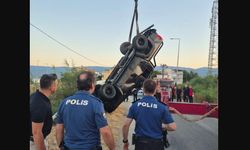 Balıkesir Edremit'te kamyonet dereye uçtu: 2 kişi hayatını kaybetti
