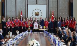 Cumhurbaşkanı Erdoğan, şampiyon voleybolcuları kabul etti