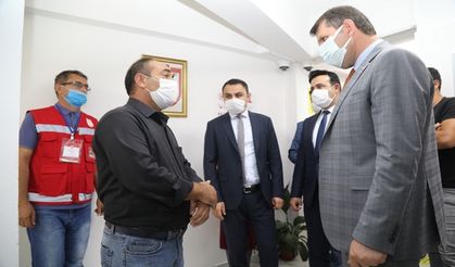 Vatandaşları dinleyen Vali Ayhan'dan SYDV Çalışanlarına Teşekkür Belgesi verdi