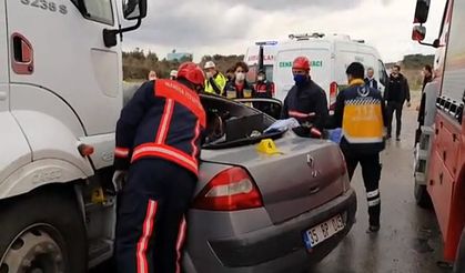 Kamyona çarpan araçtaki 3 kişi hayatını kaybetti!