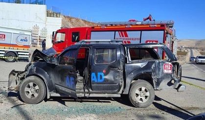 Urfa’da halk otobüsü ile AFAD müdahale aracı çarpıştı: Ölü ve yaralılar var