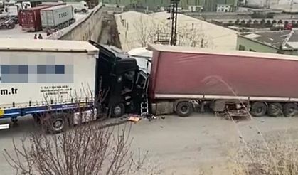İki Tırın arasında kalan şoför hayatını kaybetti!