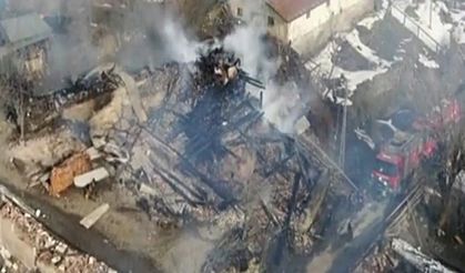Kastamonu'da yangın felaketi; Köydeki birçok ev ve cami yandı !