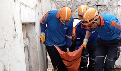 82 yaşındaki vatandaşın üstüne metruk bina çöktü