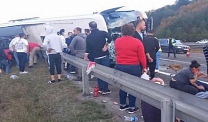 Bolu'da yolcu otobüsü devrildi: 3 ölü, 32 yaralı