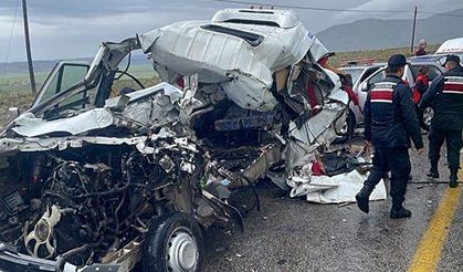 Sivas'ta feci kaza; 4 ölü!
