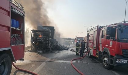TEM otoyolundaki TIR alev alev yandı!