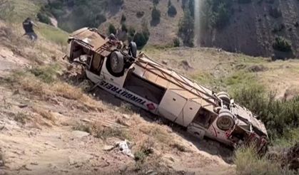 Kars'ta yolcu otobüsü viyadükten düştü: 7 ölü, 22 yaralı