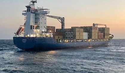 Seyir halindeki konteyner gemi Boğaz'da arızalandı