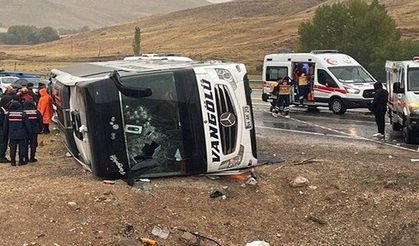 Yolcu otobüsü devrildi, 7 kişi öldü, 40 kişi yaralandı
