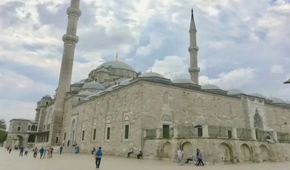 Fatih Camii'nde provokatif saldırı!
