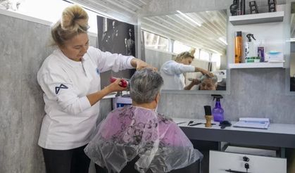 Mobil kuaför ilçe ilçe dolaşıyor