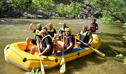 Başkan Büyükkılıç ve Vali Çiçek, Zamantı Irmağı’ndaki rafting yarışının startını verdi