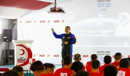 Astronot Gezeravcı depremzede öğrencilere ilham oldu