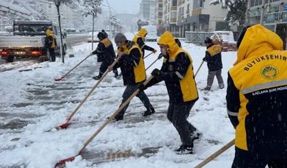 Malatya Büyükşehir ekipleri kar mesaisinde!