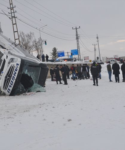 Ağrı’da Yolcu Otobüsü Devrildi: 16 Yaralı