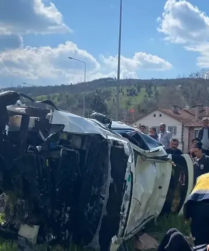 Bilecik Pazaryeri'nde korkutan kaza: 2 yaralı