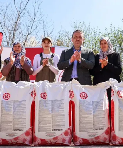 Bilecik'te çiftçilere ayçiçeği tohumu dağıtıldı