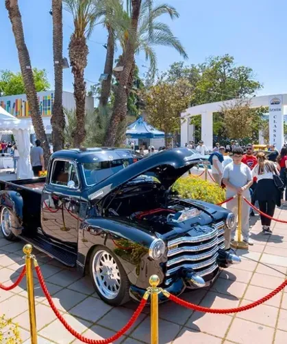 İzmir Klasik Otomobil Sergisi yoğun ilgi gördü!