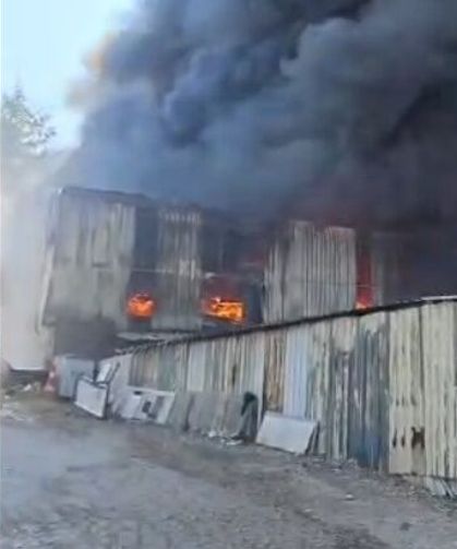 Kocaeli'de Fabrika Yangını: Çok Sayıda Ekip Bölgeye Sevk Edildi