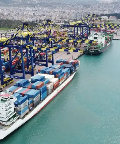 Liman işçisi konteyner altında kalarak yaşamını yitirdi