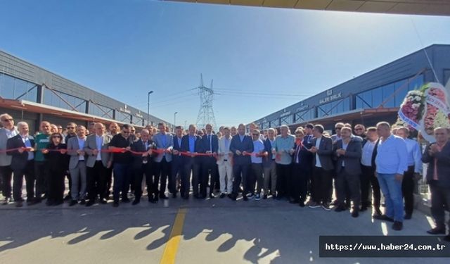Sakarya Oto Ticaret Merkezi görkemli bir törenle hizmete açıldı