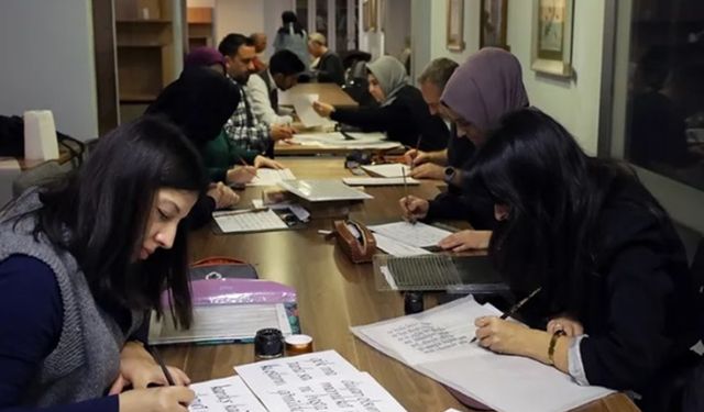 Kaligrafi ile her satır sanat eserine dönüşüyor