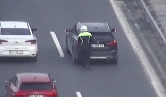 Polis memurunun insani duyarlılığına Bakan Yerlikaya'dan tebrik