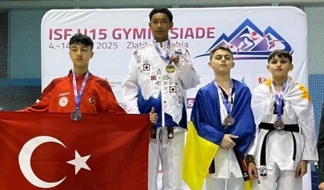 İzmirli öğrenciden taekwondoda dünya ikinciliği