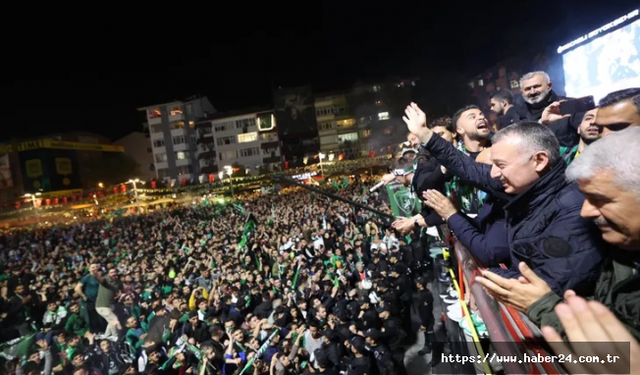 İzmit Kent Meydanı’nda tarihi kutlama