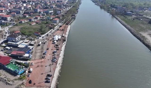 Sakarya'da nehrin denizle buluştuğu noktada çalışmalar tam gaz