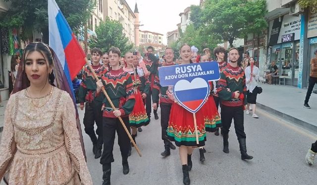 Beypazarı'nda 2. Uluslararası Halk Dansları ve Müzik Festivali kortejle başladı